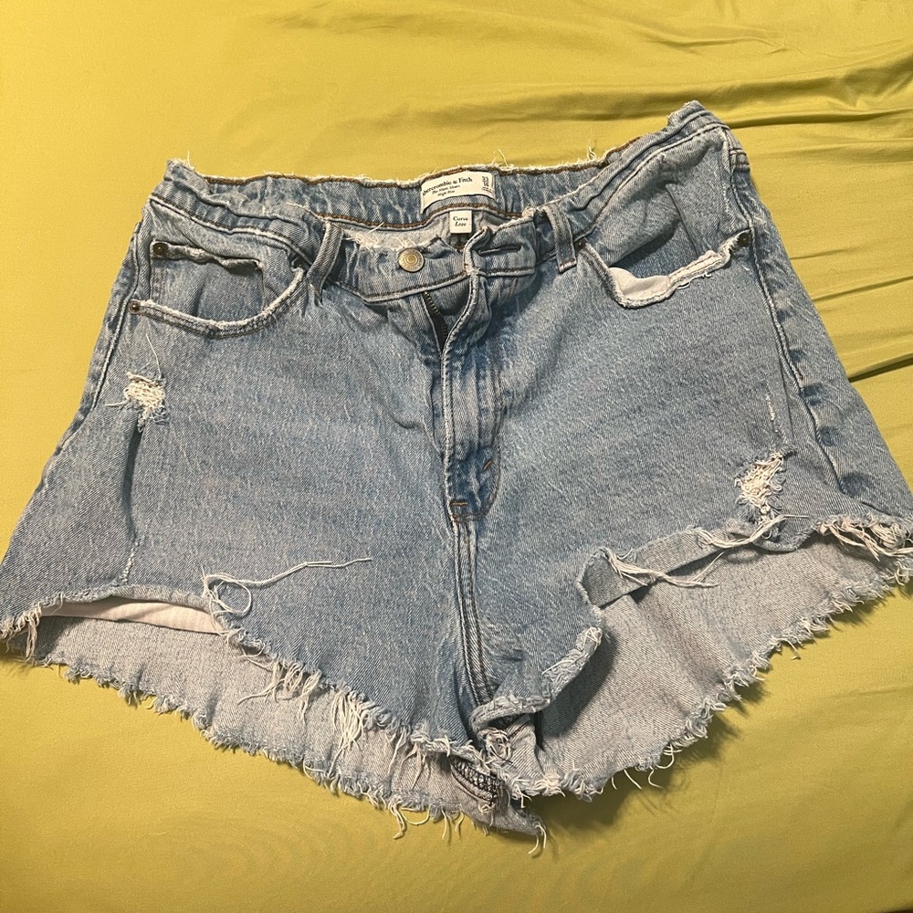 A&F curve love shorts